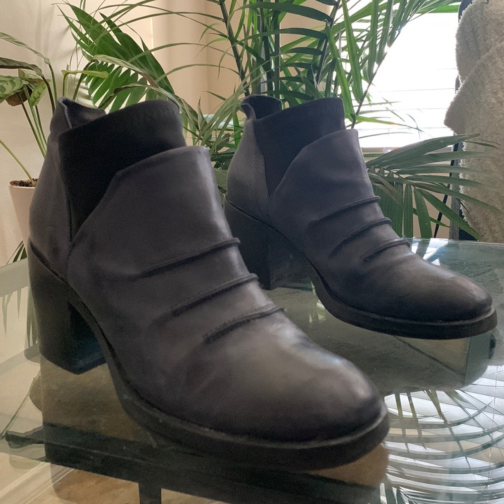 🔥1/2 OFF SUMMER SALE🔥 iXOS Italian Ankle Boots - Absolutely Stunning